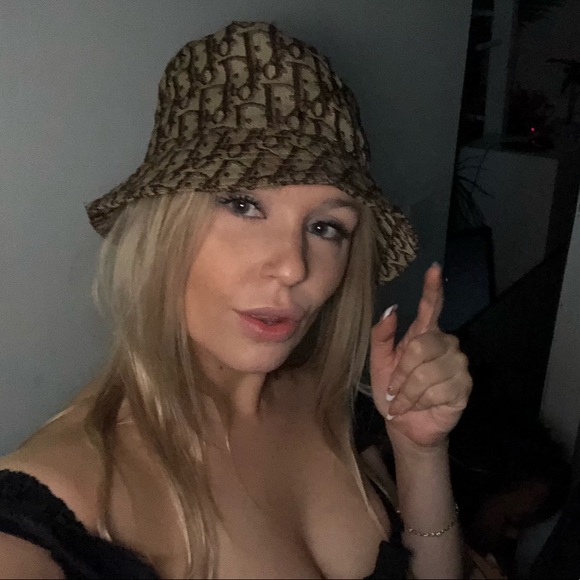 lindsaydolak